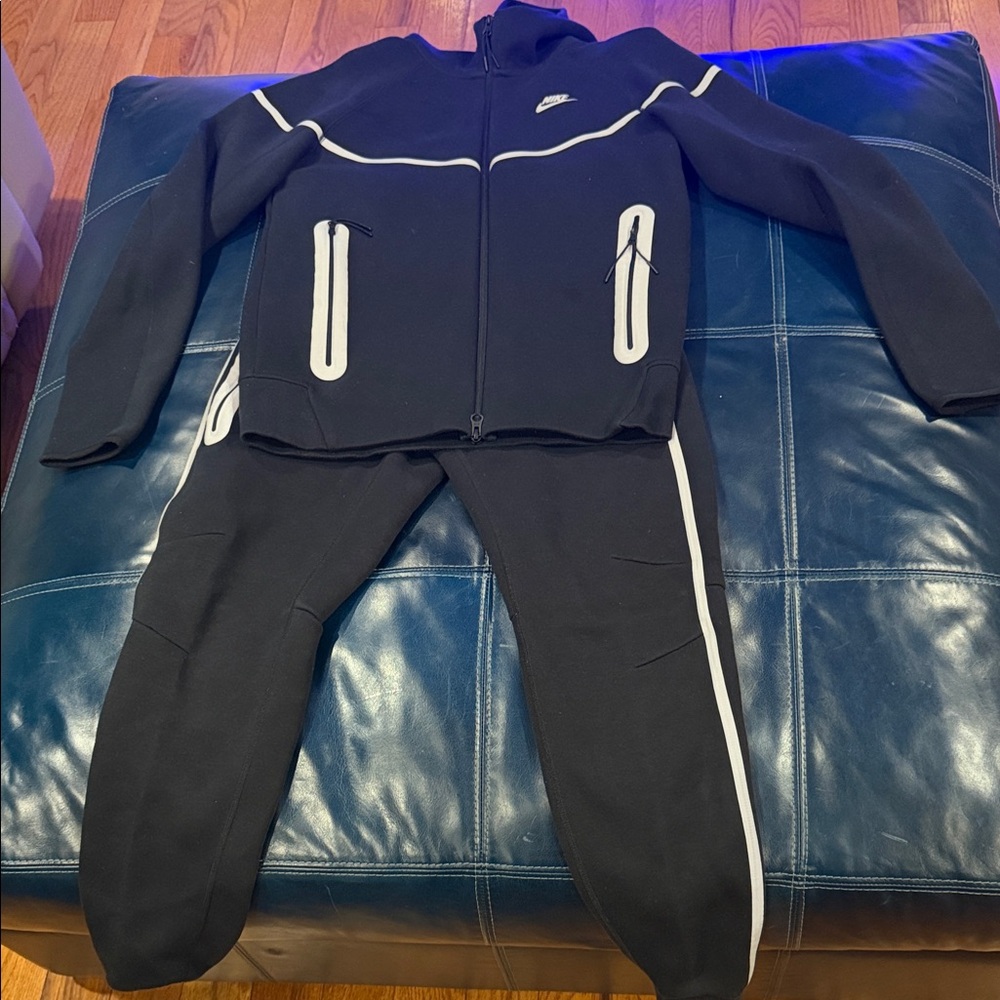 Dead stock Black Reflective Tech Suit barely worn and in excellent condition.